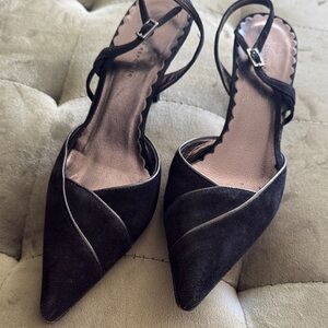 Vero Cuoio Black Suede Pointed Slingback Heels
